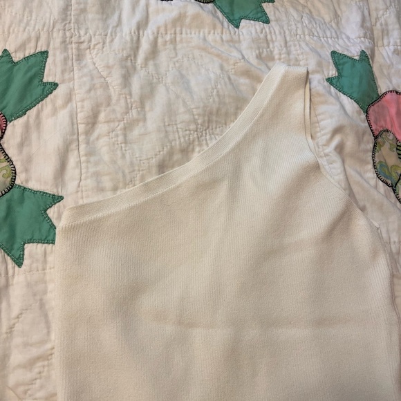 One shoulder knit top - Picture 2 of 4